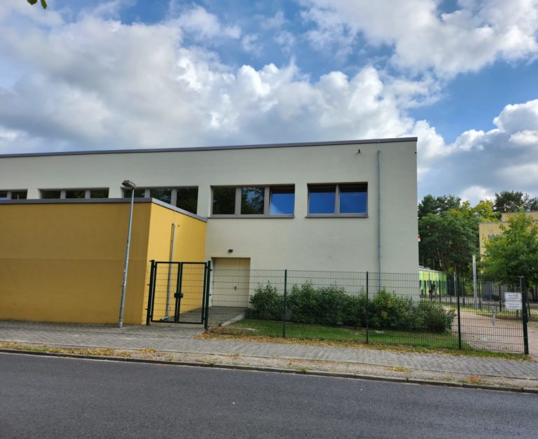 Marie-Curie-Gymnasium Hohen Neuendorf, Kleine Halle